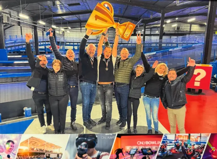 Moment de fierté pour l’équipe SGI Pastry, trophée en main – SIRHA 2025 L’équipe SGI Pastry célébrant une victoire au SIRHA 2025